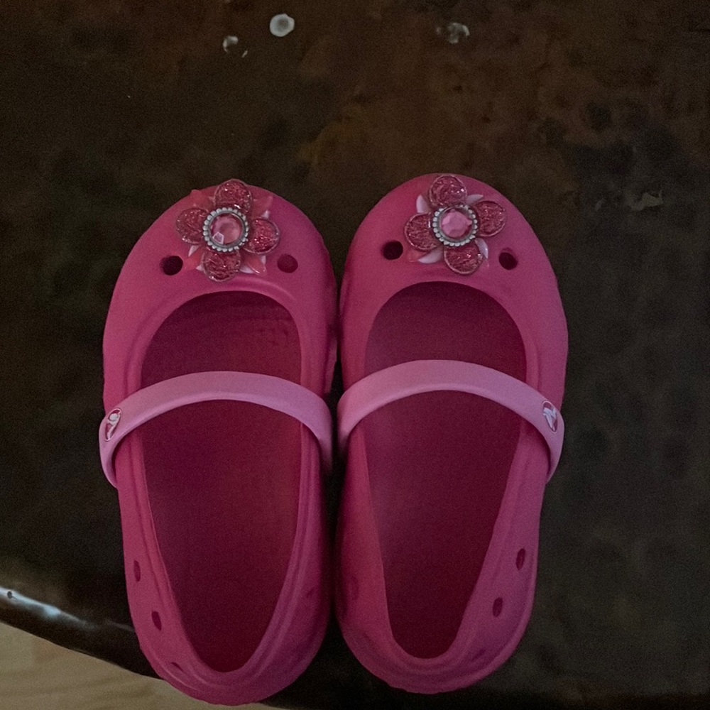 Pink Toddler Girls Crocs size 6
